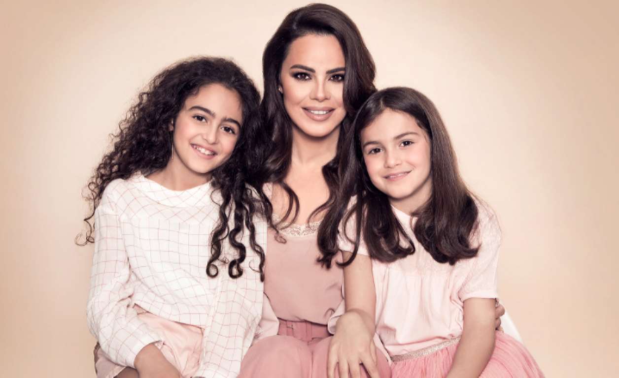 صورة هالة عجم تحتفل بعيد الأمهات مع الملكات
