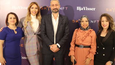 صورة ‎الفنانة العالمية لاروسي تشهد حفل إطلاق أول مجموعة عباءات بتقنية  NFT