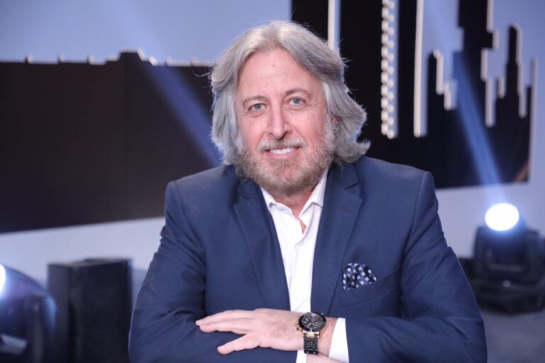 د . جمال فياض يفجرها.. نصنع مطربين بلا بنزين