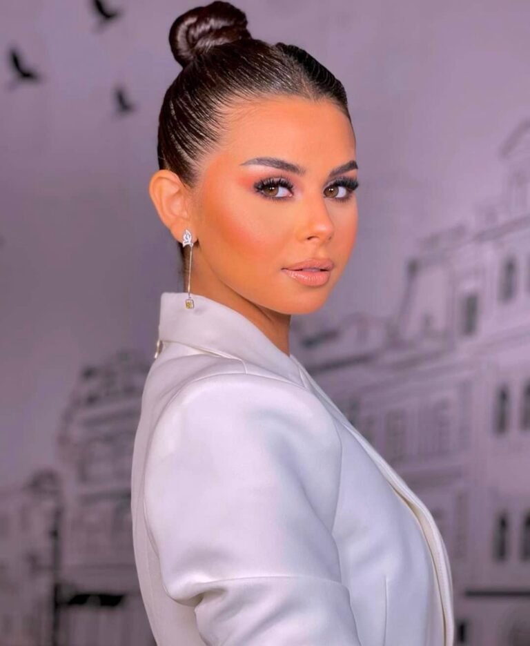 النجمة منة عرفة تبحث عن جديد بعد وتقابل حبيب
