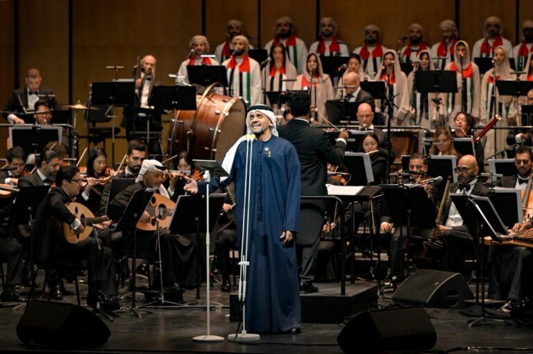 حسين الجسمي يفاجئ حضنتك ياوطن بظهور استثنائي عالمي مع الأوركسترا الوطنية الإماراتية