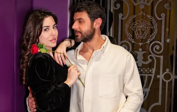 الفنانة اللبنانية سارة أبي كنعان وزوجها وسام فارس استقبلا طفلهما الأول بسعادة غامرة