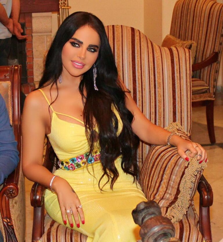 موكب من الدراجات البخارية والسيارات بصحبة ليال عبود الي مهرجان مزبود