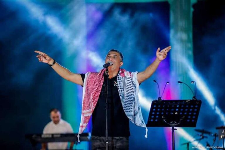 عمر العبداللات يشعل اجواء مسرح مدينة روابي في فلسطين