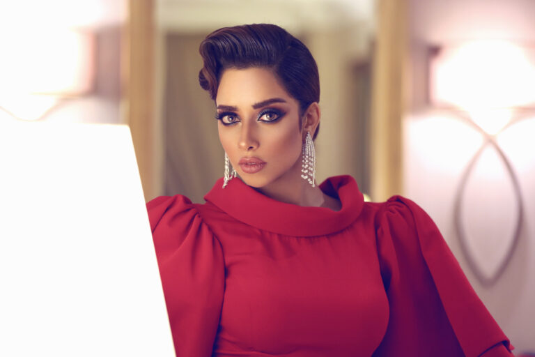 الفنانة “بلقيس احمد ” السعادة في العطاء
