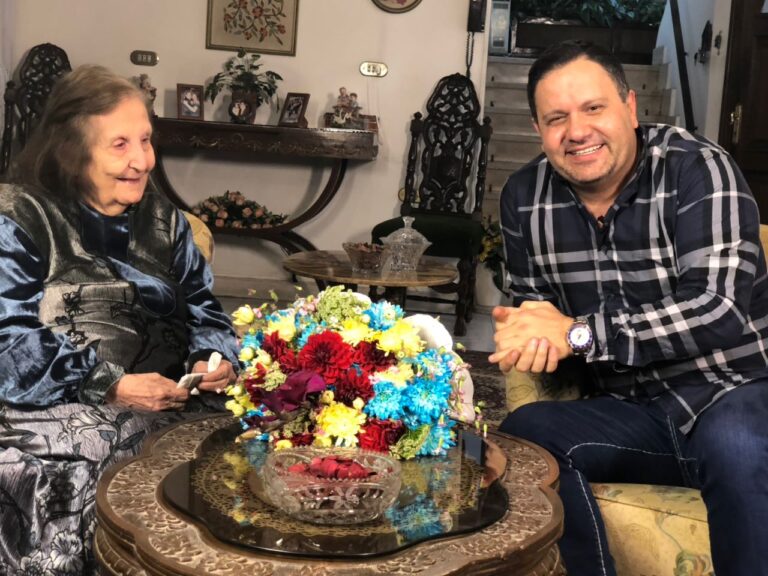 ادوارد  من القاهرة اليوم بمناسبة عيد الام