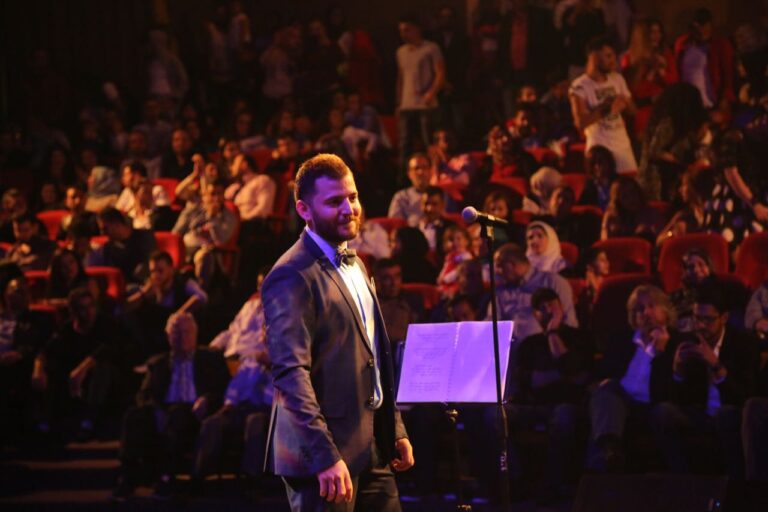حسام جنيد يجمع الجمهور السوري واللبناني في مسرح المدينة