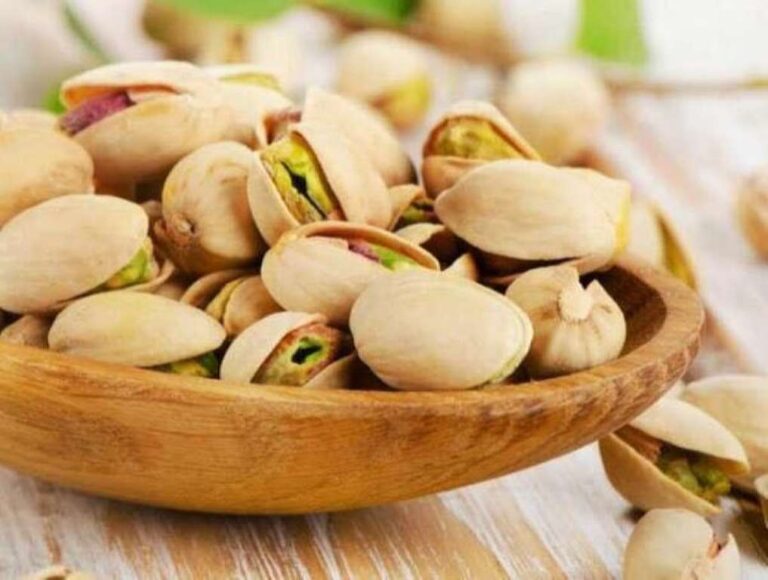 الجوز والفستق الحلبي والكاجو لذاكرة حديدية