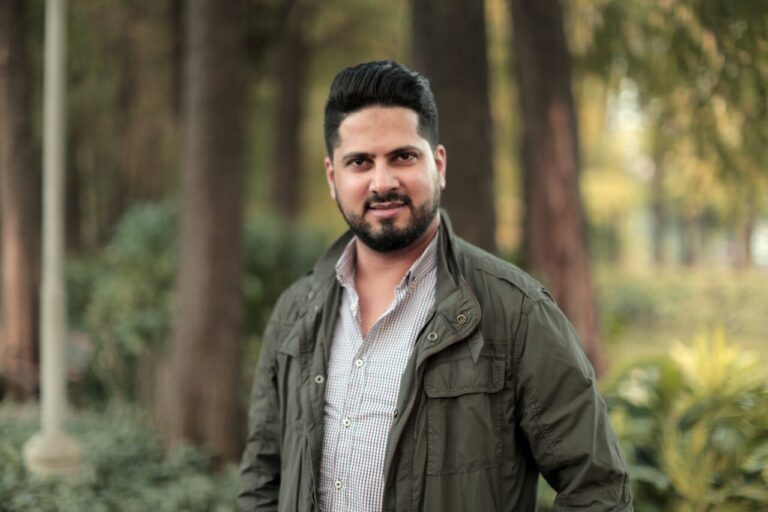 عمر الصعيدي يتضامن ويغني لفلسطين ياقدس