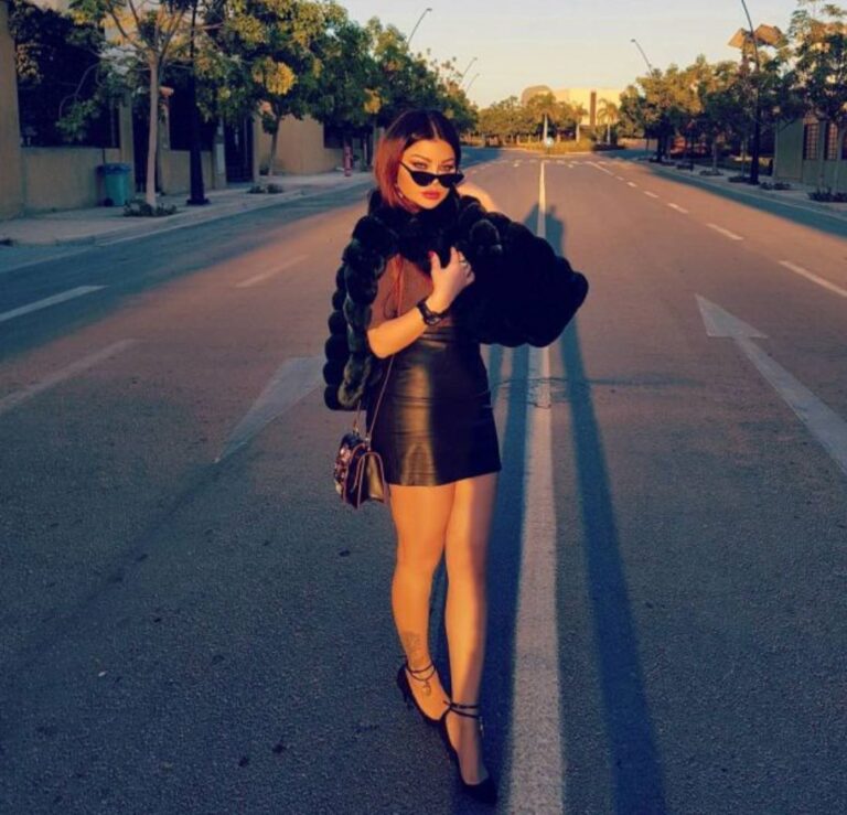صور هيفاء وهبي علي الطريق الصحراوي الاكثر تداولا بعد النشر