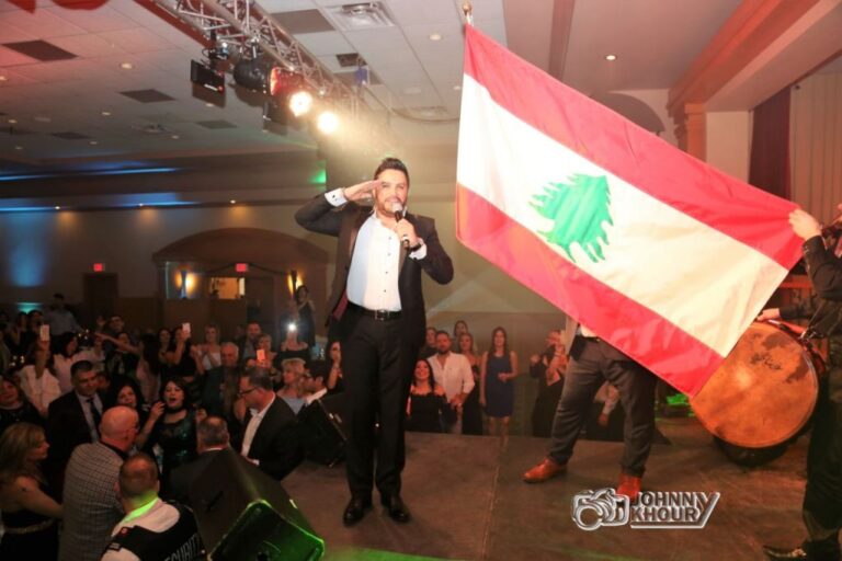 هشام الحاج وحفلين بكندا وعلم لبنان يزين المسرح والمكان