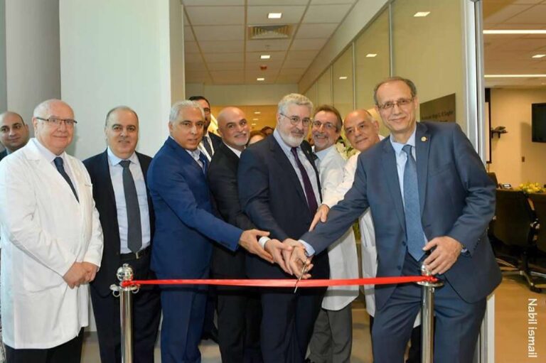 في الجامعة الأميركية  قاعة محاضرات  باسم البروفسور  الدكتور ناجي الصغير في