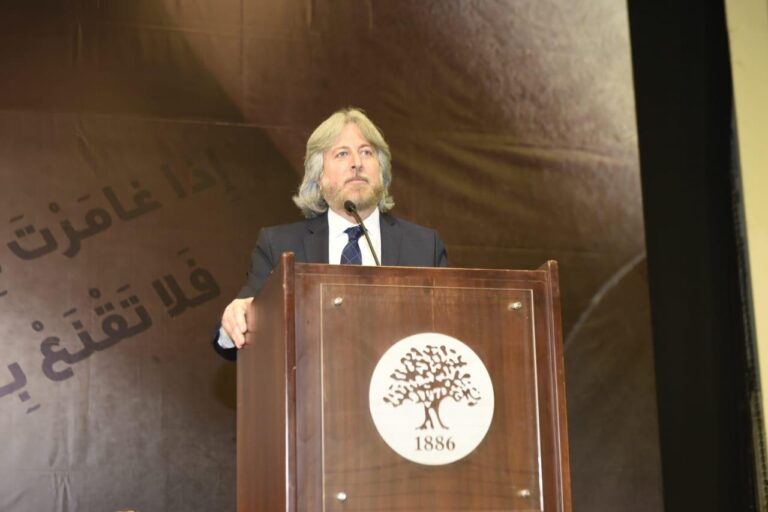 الاعلامي د. جمال فياض ضيف الشرف بالامسية الشعرية لمدرسة الشويفات الدولية سابيس