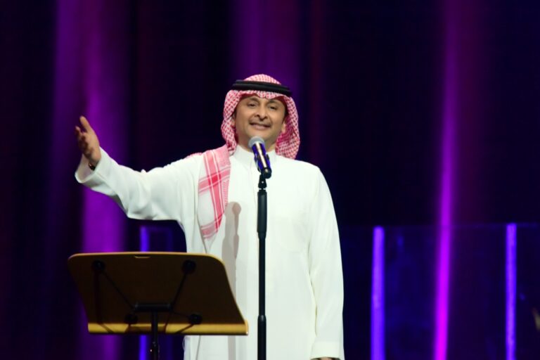 الفنان عبد المجيد عبدالله كالعادة يشدو ويتألق بأوبرا الكويت