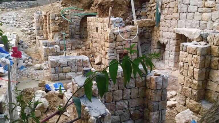 كهف الفنون في بلدة الجاهلية الشوفية وماالذي يجري هناك ؟؟