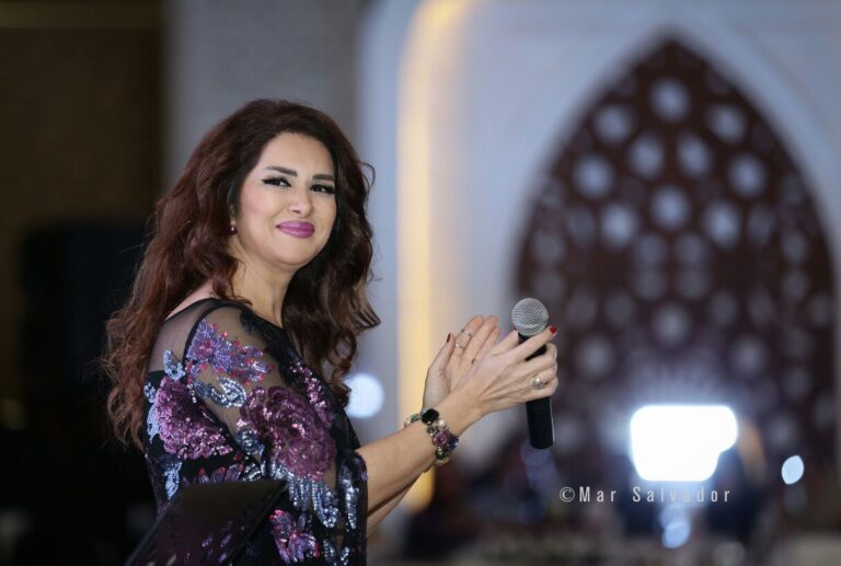النجمة زين عوض تحقق مليون ريال في عشاء خيري