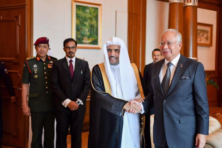 ماليزيا تكرم وتدعو وتدعم وسطية الاسلام ودكتور العيسي يحظي بكل اهتمام